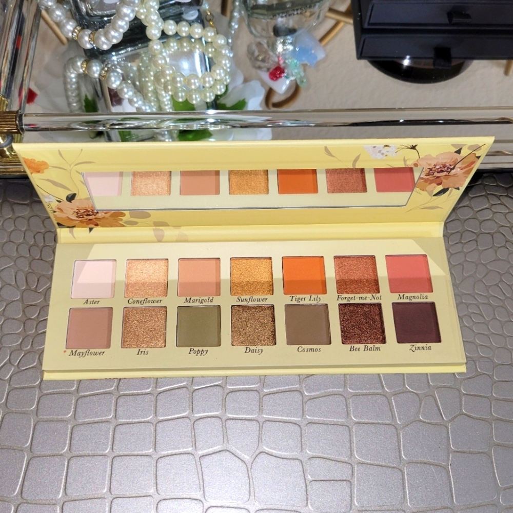NEW Laura Geller Wildflower Wishes Eyeshadow Palette